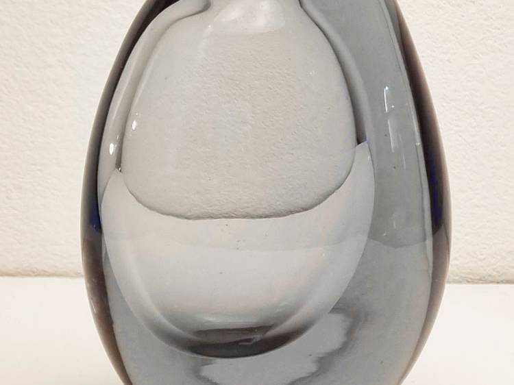 vase-kosta-lindstrand-gris-bleu-face galerie odile vevey