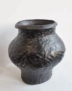 vase-noir-sylvain-clot saisir la terre galerie odile vevey