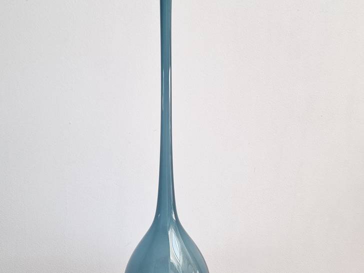 vase-bleu-gullaskruf-percy galerie odile vevey