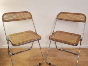 2-chaises-plia-cane-piretti-galerie odile vevey