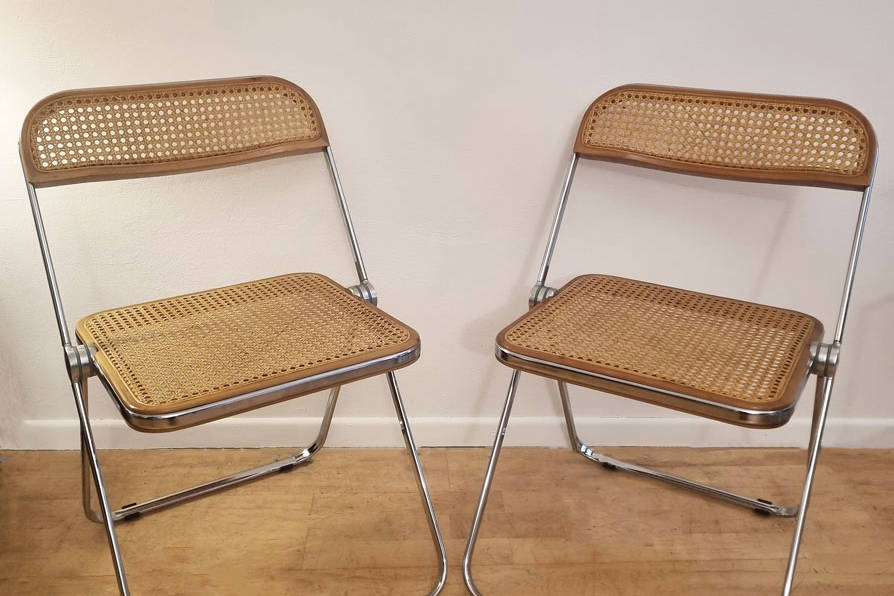 2-chaises-plia-cane-piretti-galerie odile vevey