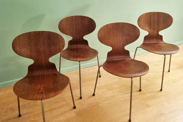 4-ant-chairs-jacobsen galerie odile vevey